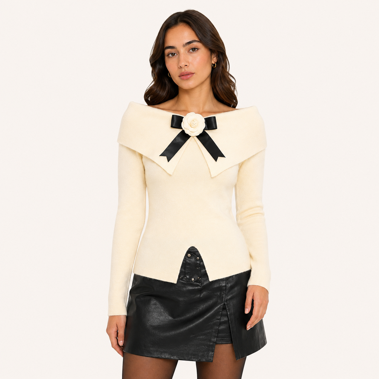 Sweater Beige Cuello Bardot con Rosa