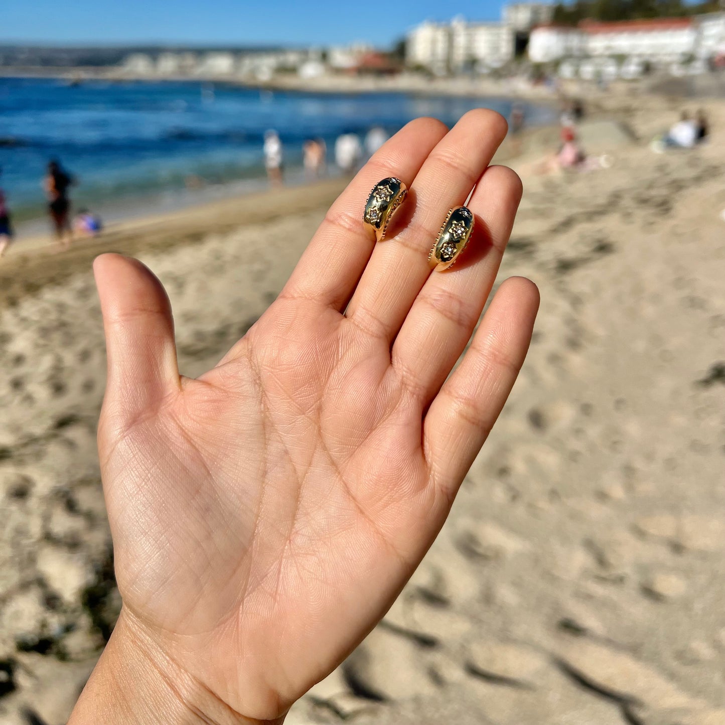 Argollas Puntos Brillantes Gold