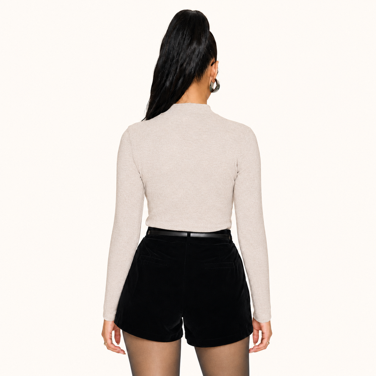 Sweater Cuello Alto con Rosa Decorativa Beige