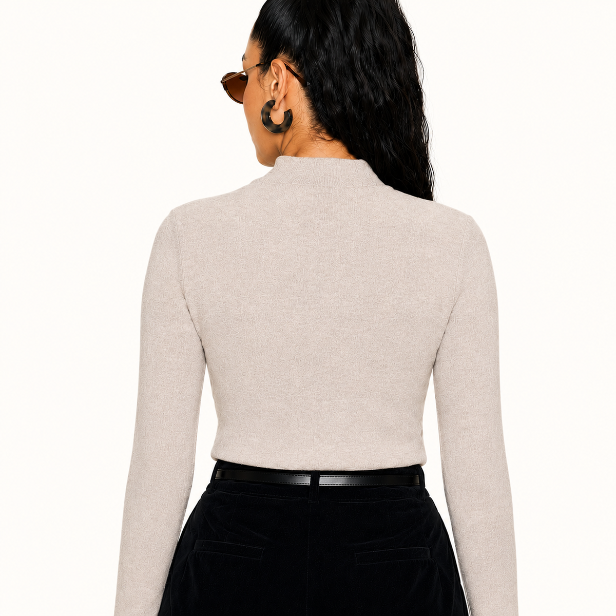 Sweater Cuello Alto con Rosa Decorativa Beige