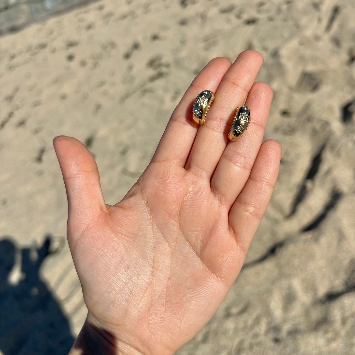 Argollas Puntos Brillantes Gold