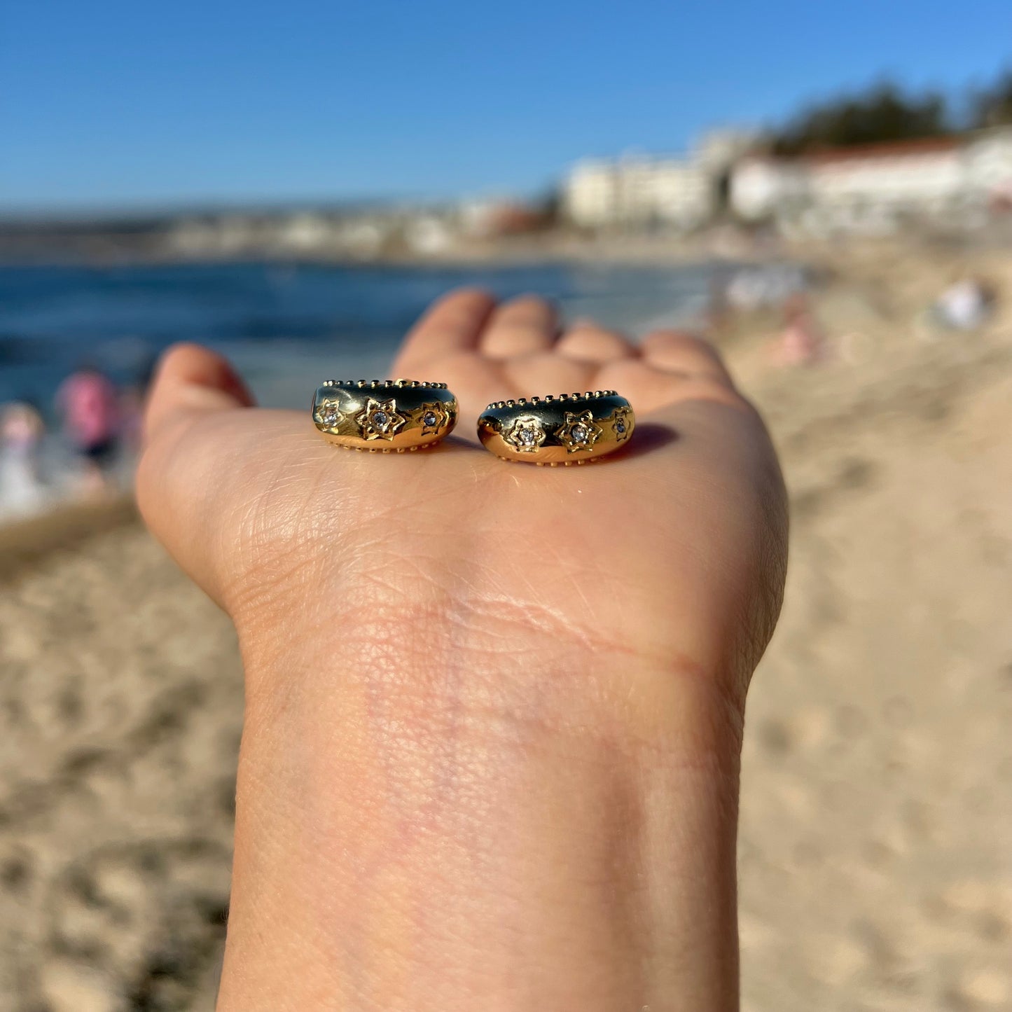 Argollas Puntos Brillantes Gold